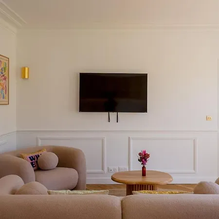 Rive Gauche Light And Elegance Apartment